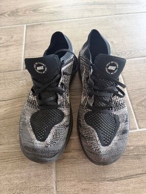 Retro Nike Flyknit Black & Gray Women’s Running Shoes